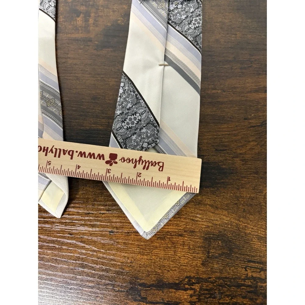 Vintage Richman Brothers Slim Necktie Tie Ivory Blue Black Striped‎ 57